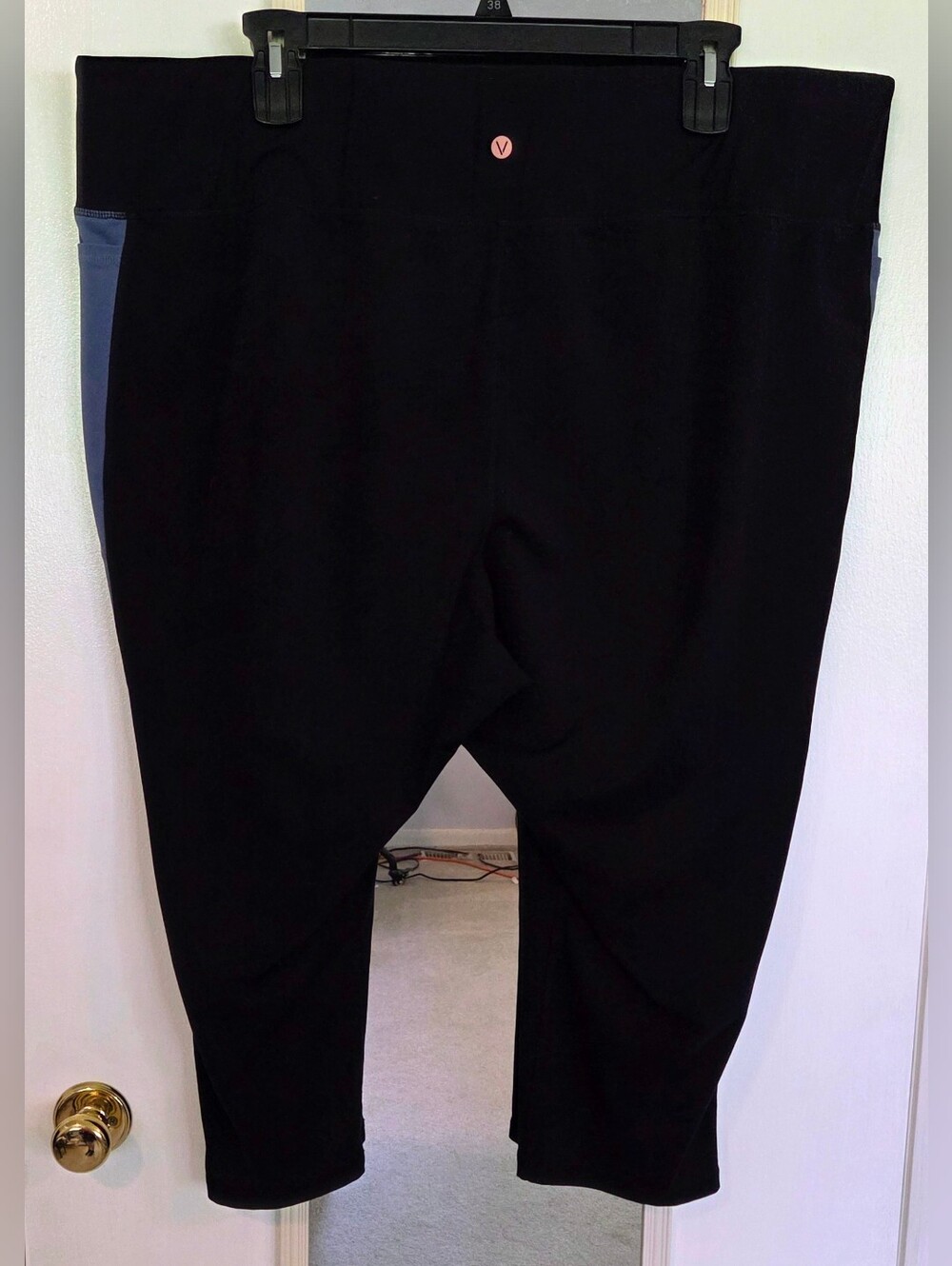 LIVI for Lane Bryant Women's Plus Size 30/32 Colorblock Wicking Capri Leggings - Picture 2 of 5